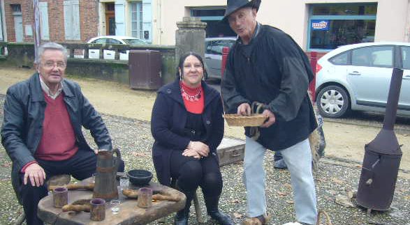 La musique grace � J�rome et � sa chanteuse a accompagn� le vin et les marrons chauds.