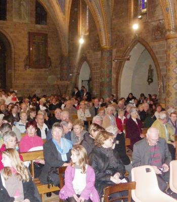 Une assistance nombreuse lors du concert du Groupe Vocal Lhermois � l'�glise.