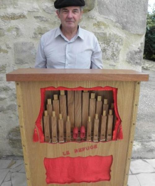 Denis et son orgue.