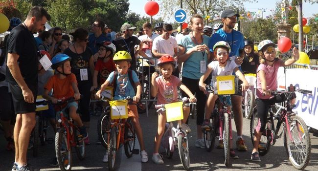 Un groupe de VTT-coureurs prêts au départ vers l'aventure. / Photo DDM