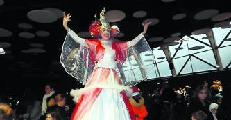 princesses sur échasses