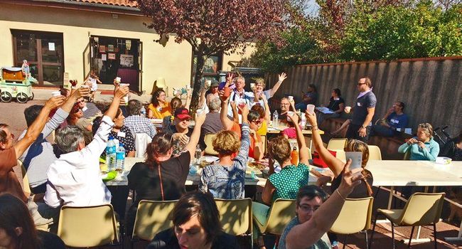 Ambiance amicale et festive aux repas