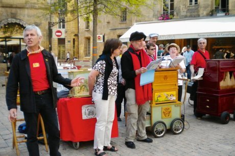 � 17 h 45, les musiciens et leurs trente instruments se r�uniront sur la place de la Libert�.  Photo DR