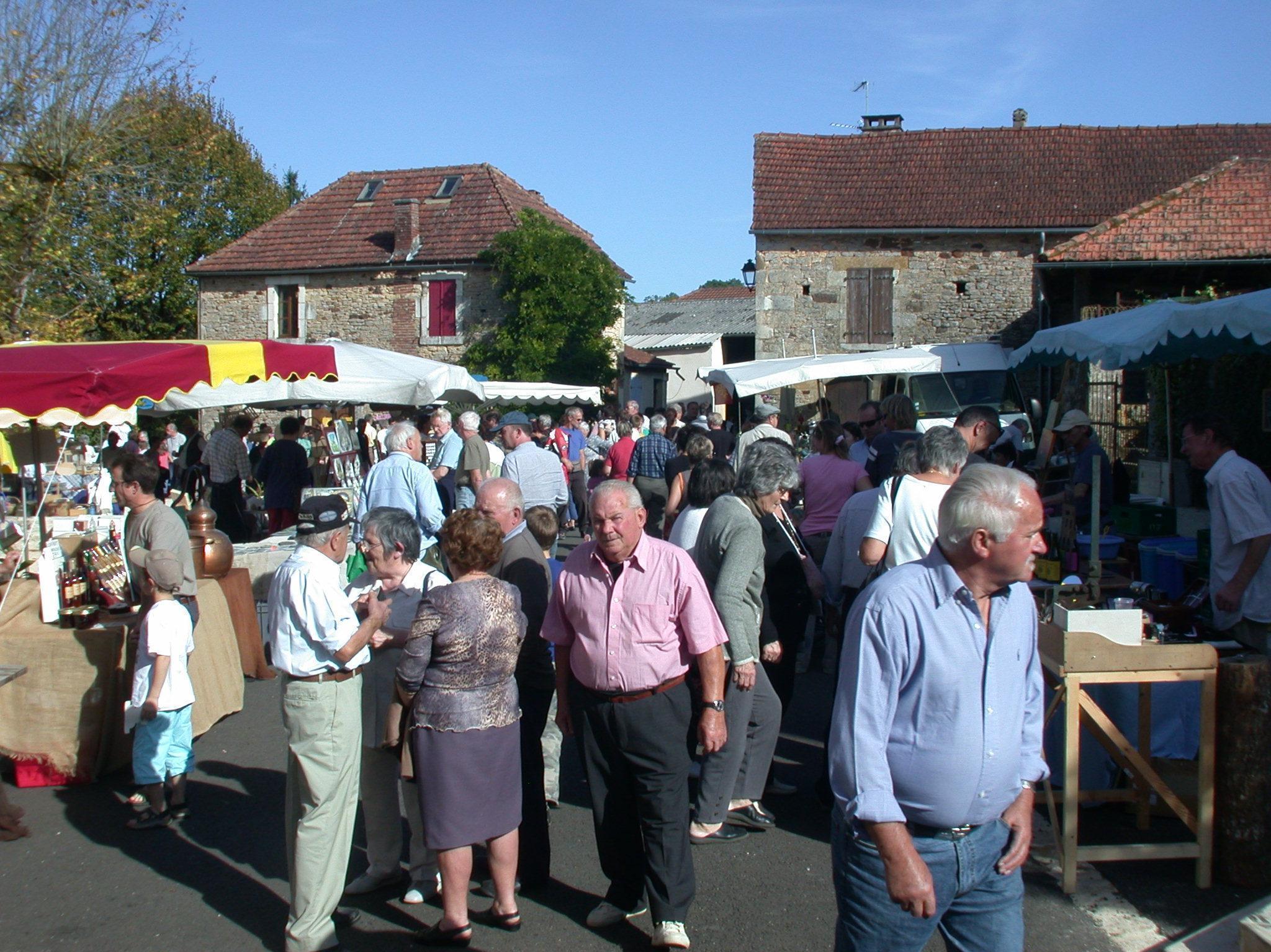 Feu d'artifice à 22 h 30, avec "Brezac Events";