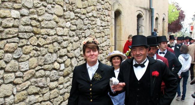 Pamiers-foule costumee